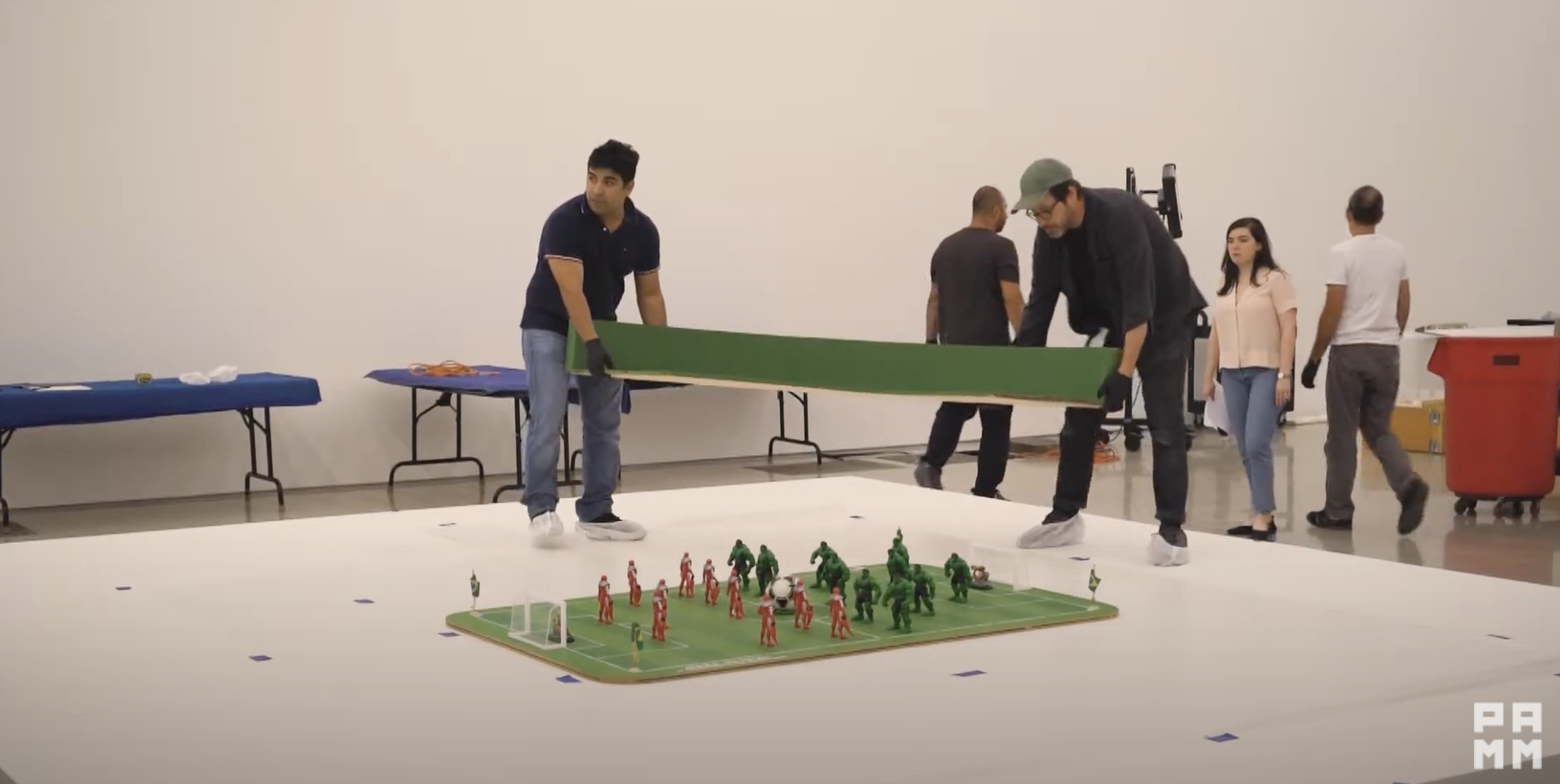 Installing Nelson Leirner's "Maracanã"